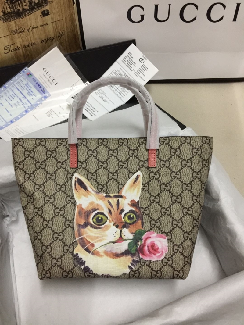 G*u*i shopping bags